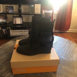 Brand new Cute women’s wedge size 11 boots